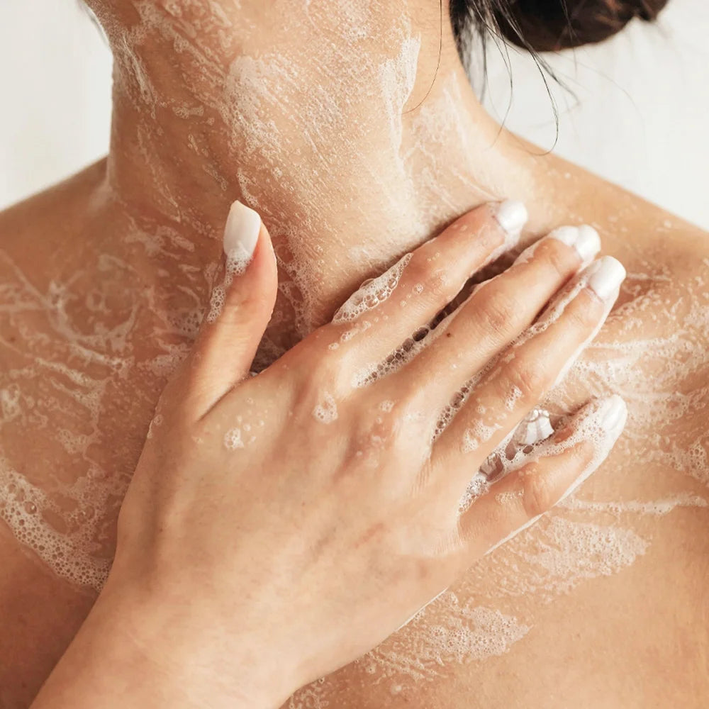 Scopri il nostro balsamo doccia artigianale: realizzato a mano, con 7 oli e burri nutrienti.