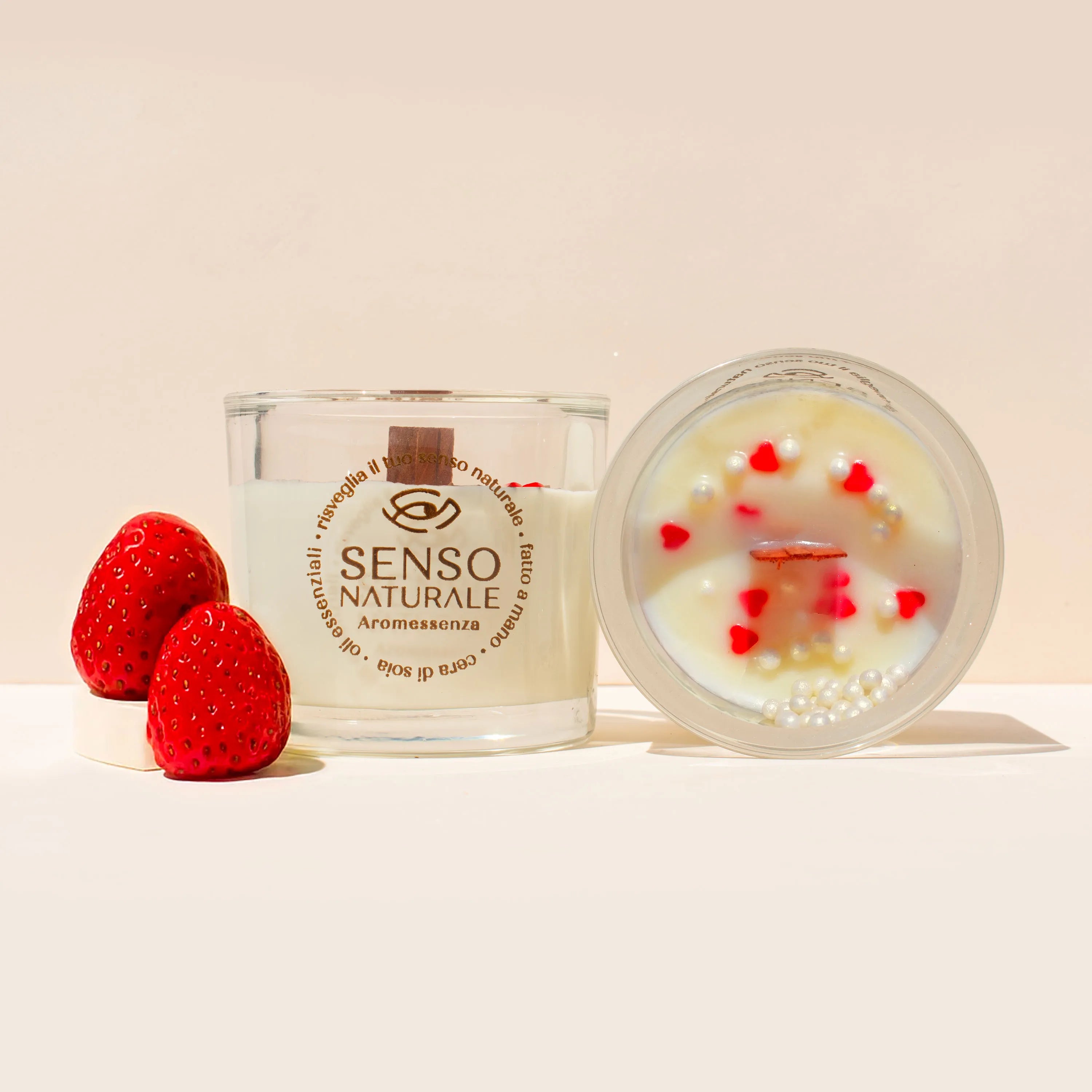 Candela profumata aromaterapia Fragole e Champagne – fragranza dolce e frizzante per benessere e atmosfera romantica.