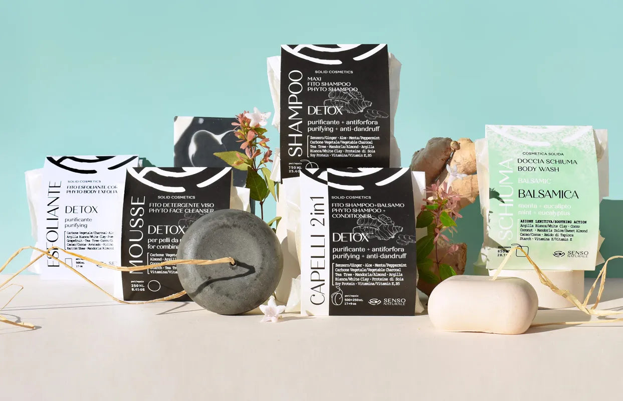 Carbone vegetale attivo in polvere, ingrediente cosmetico detox naturale per purificare pelle e cuoio capelluto da impurità e smog.