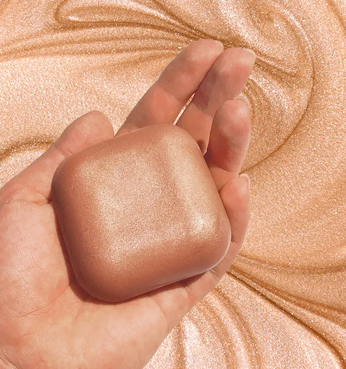 Olio corpo shimmer dorato con burro di karité, oli naturali e profumo di neroli, per una pelle luminosa e idratata