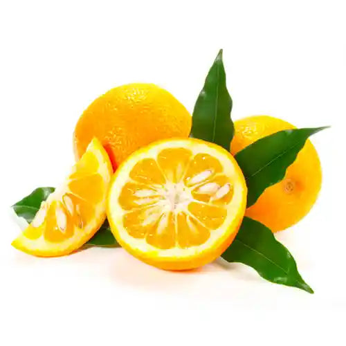 Olio essenziale di Arancia Amara, noto per le sue proprietà rilassanti, purificanti e tonificanti, ideale per pelle e mente equilibrate.