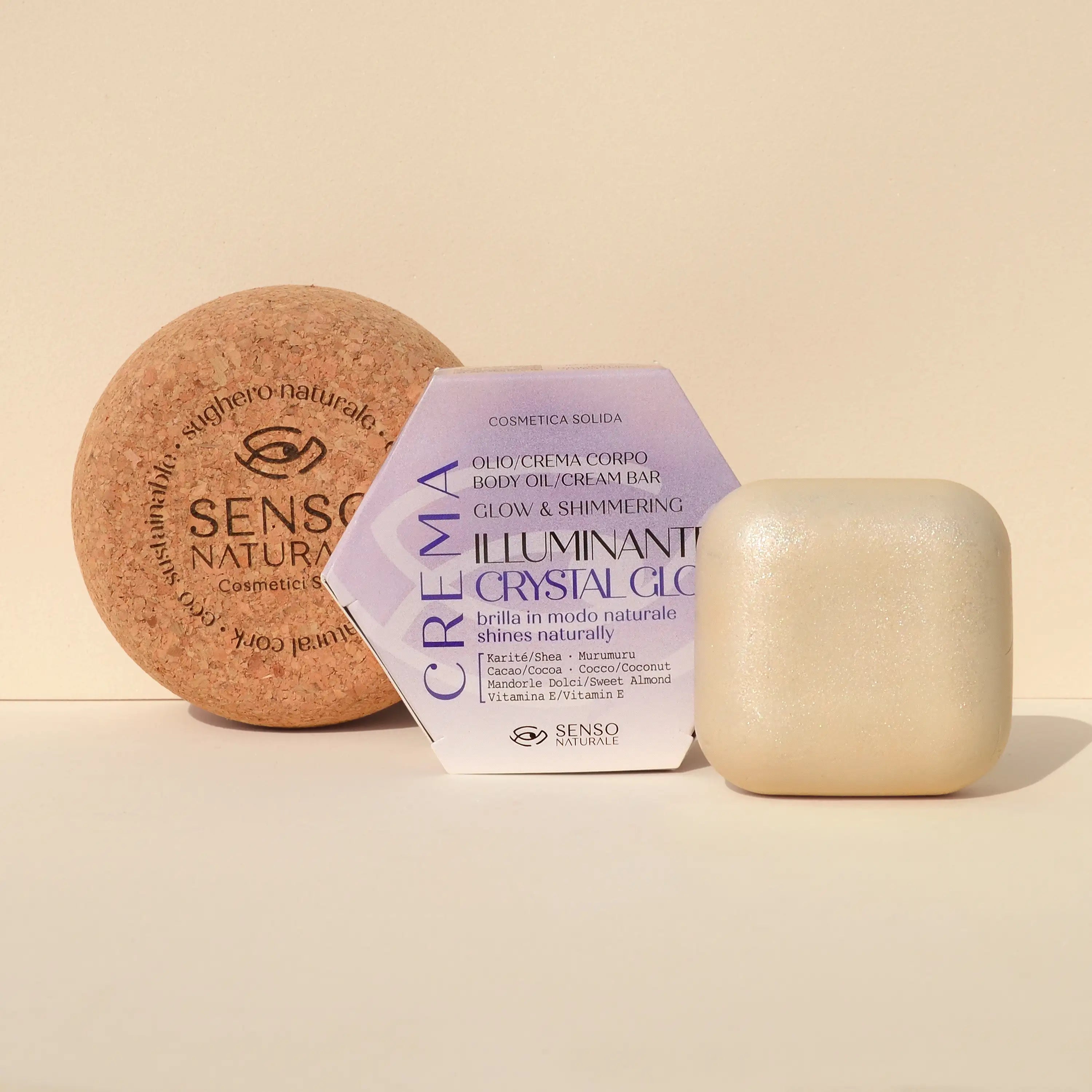 Olio solido corpo Crystal Glow con contenitore in sughero, effetto shimmer dorato e texture vellutata.