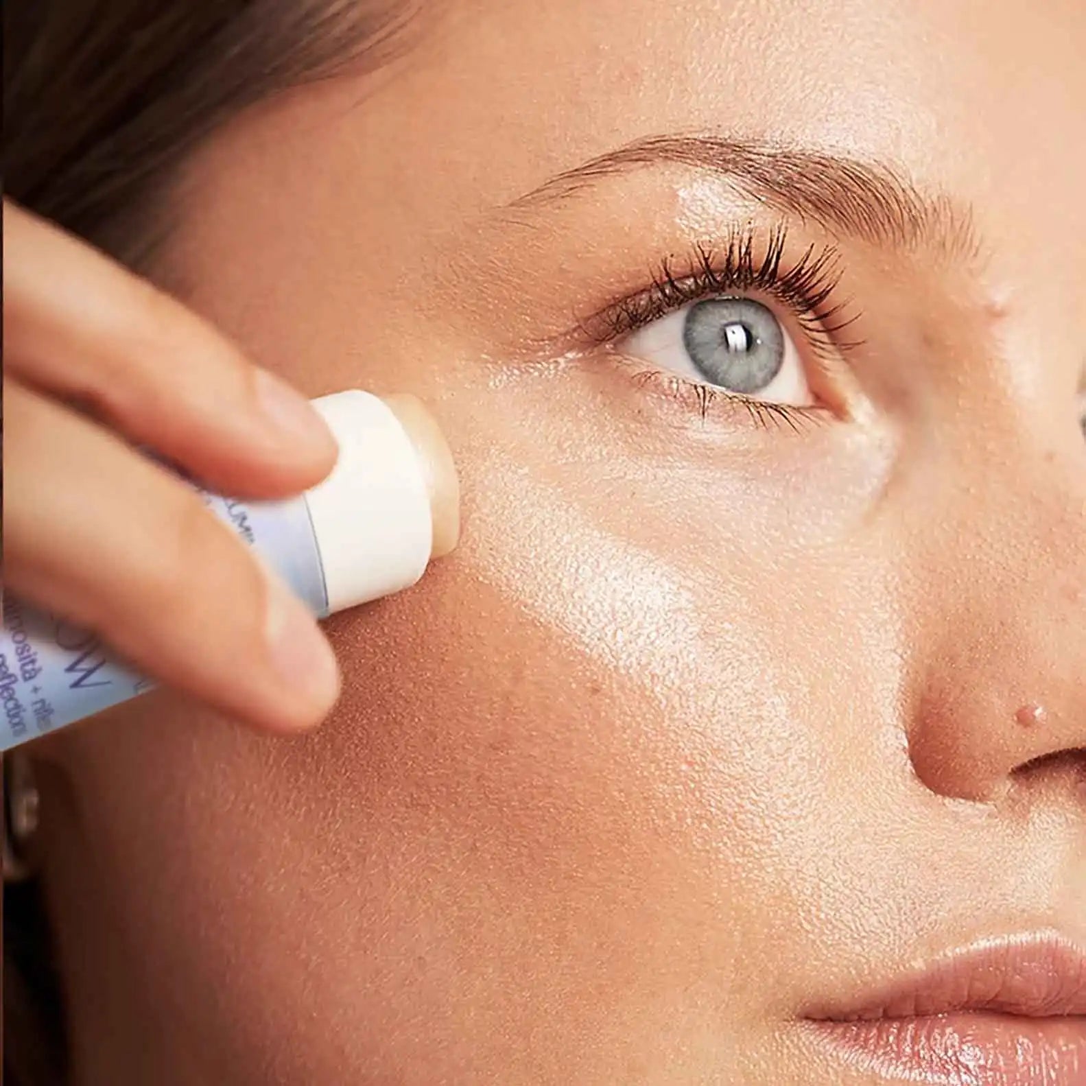 Set make-up naturale in stick con tonalità per carnagioni diverse, applicazione facile e veloce