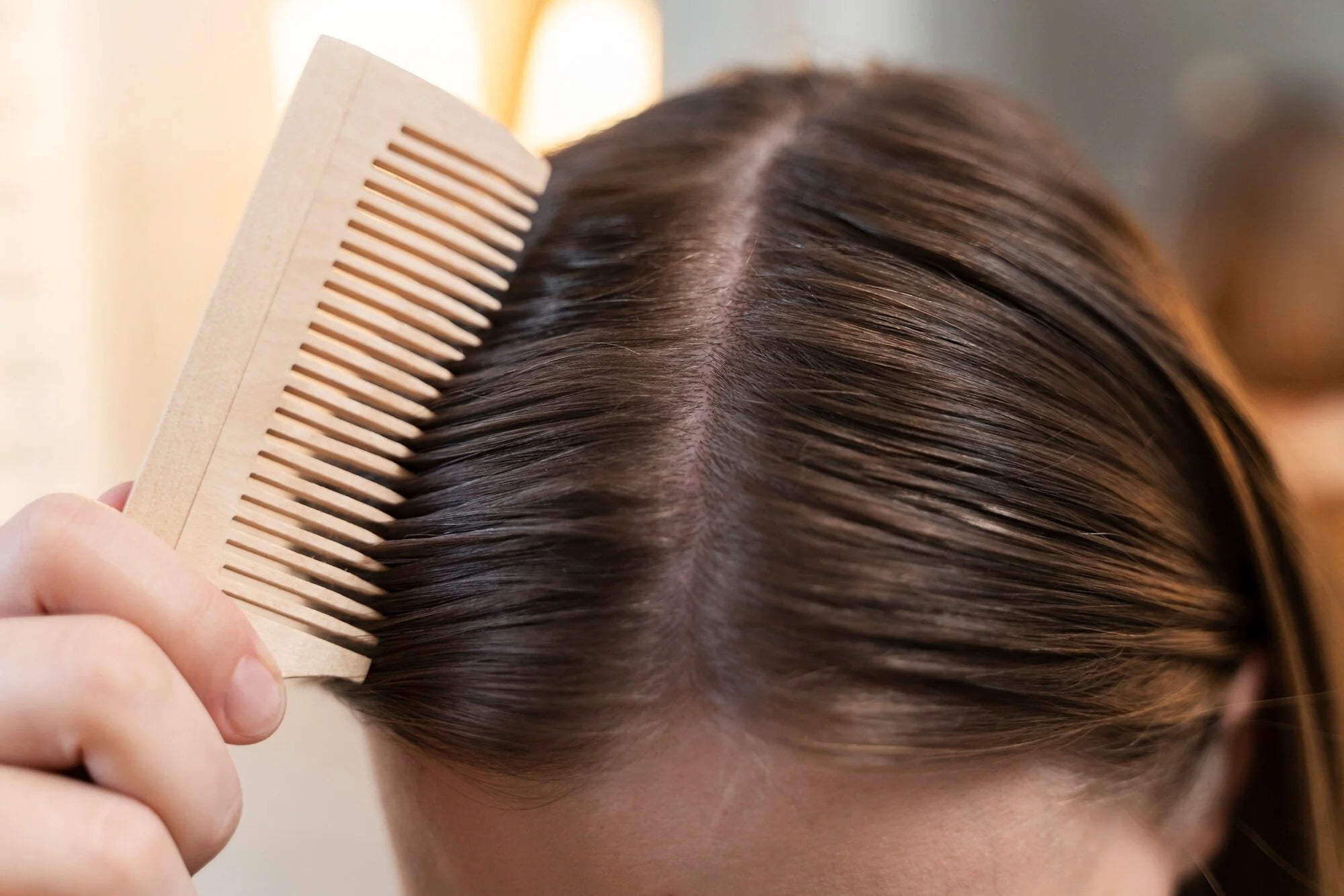 Shampoo naturale solido riequilibrante per forfora e cute grassa con oli essenziali e ingredienti botanici