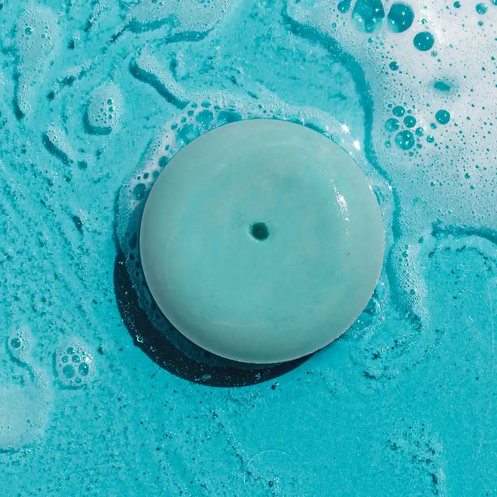 Shampoo solido 2 in 1 con argento attivo, alghe marine, menta ed eucalipto per una detersione rinfrescante e vitalizzante