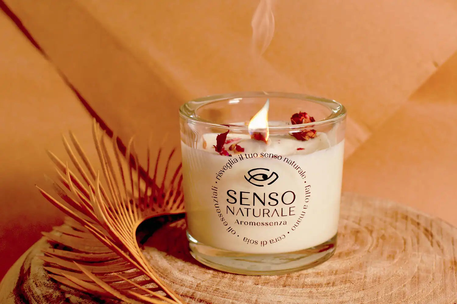 Candela in cera di soia con oli essenziali per aromaterapia e atmosfera rilassante