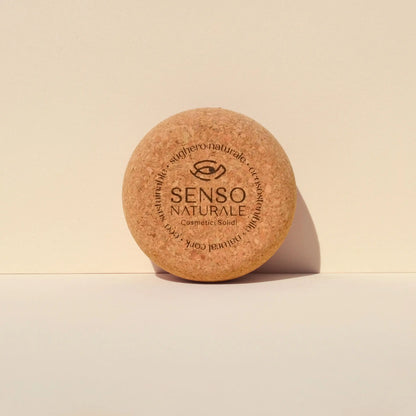 Contenitore in sughero naturale per conservare shampoo e oli corpo solidi in modo ecologico e sostenibile