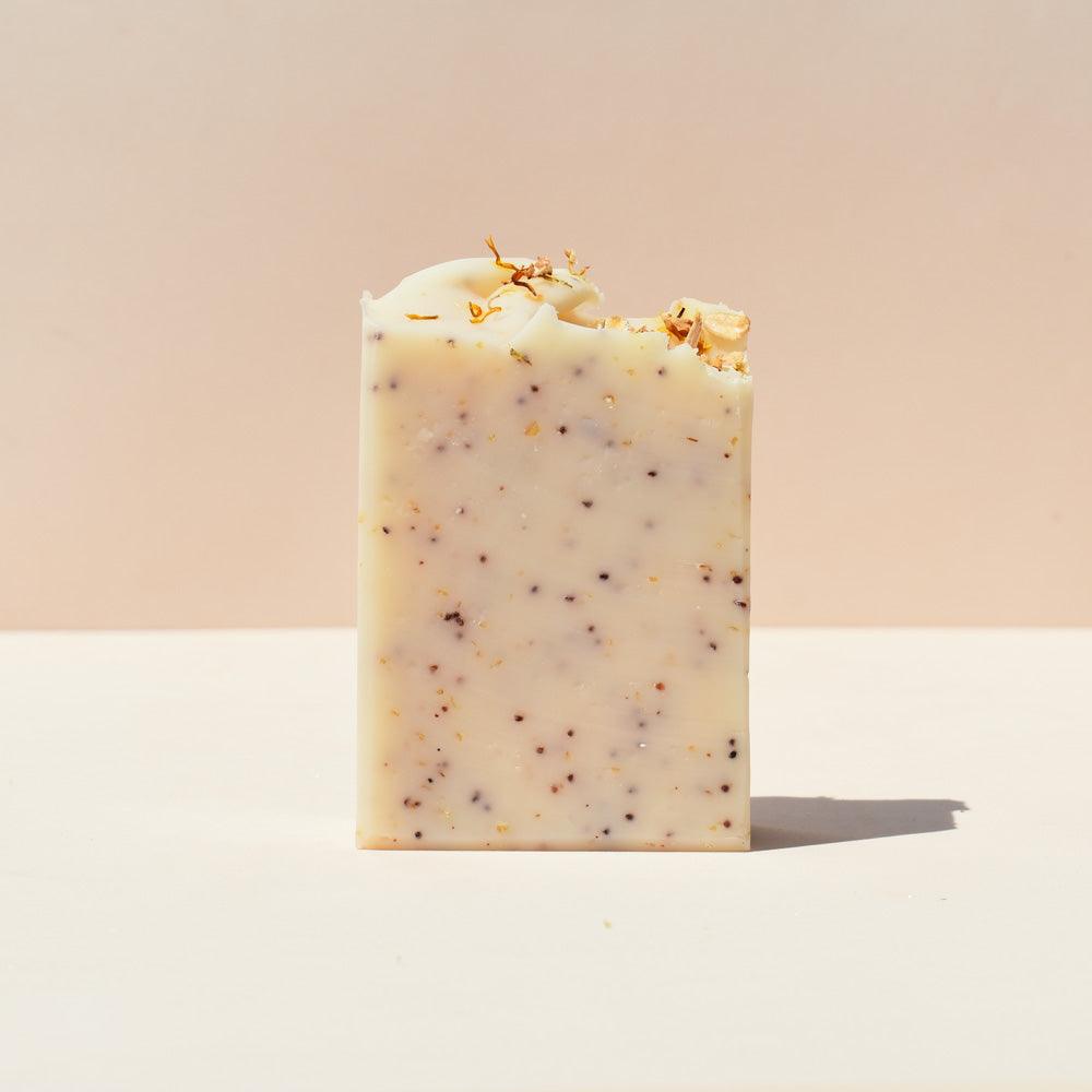Bálsamo exfoliante corporal de avena y cedro