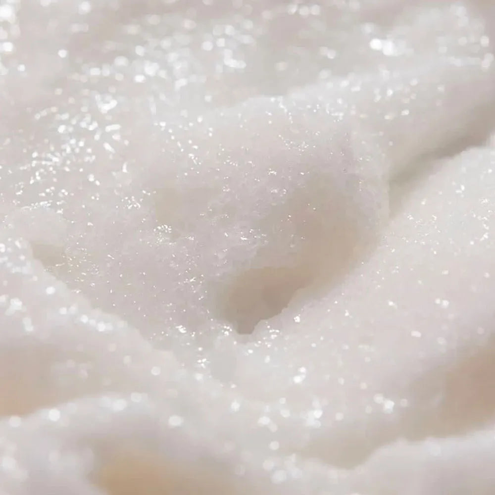 Scrub labbra naturale esfoliante con zucchero, burri vegetali, acido ialuronico e caffeina