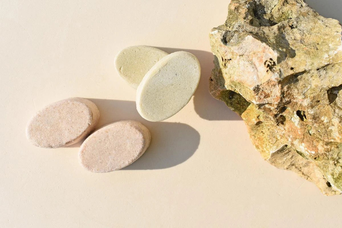 Scrub viso naturale, esfoliante delicato per rimuovere impurità e donare luminosità e morbidezza alla pelle.