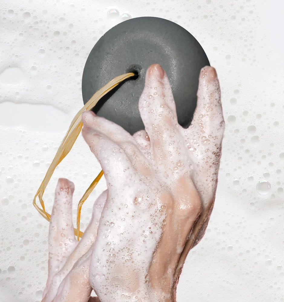 Shampoo solido detox con Tea Tree, Zenzero e Carbone per cute grassa e forfora